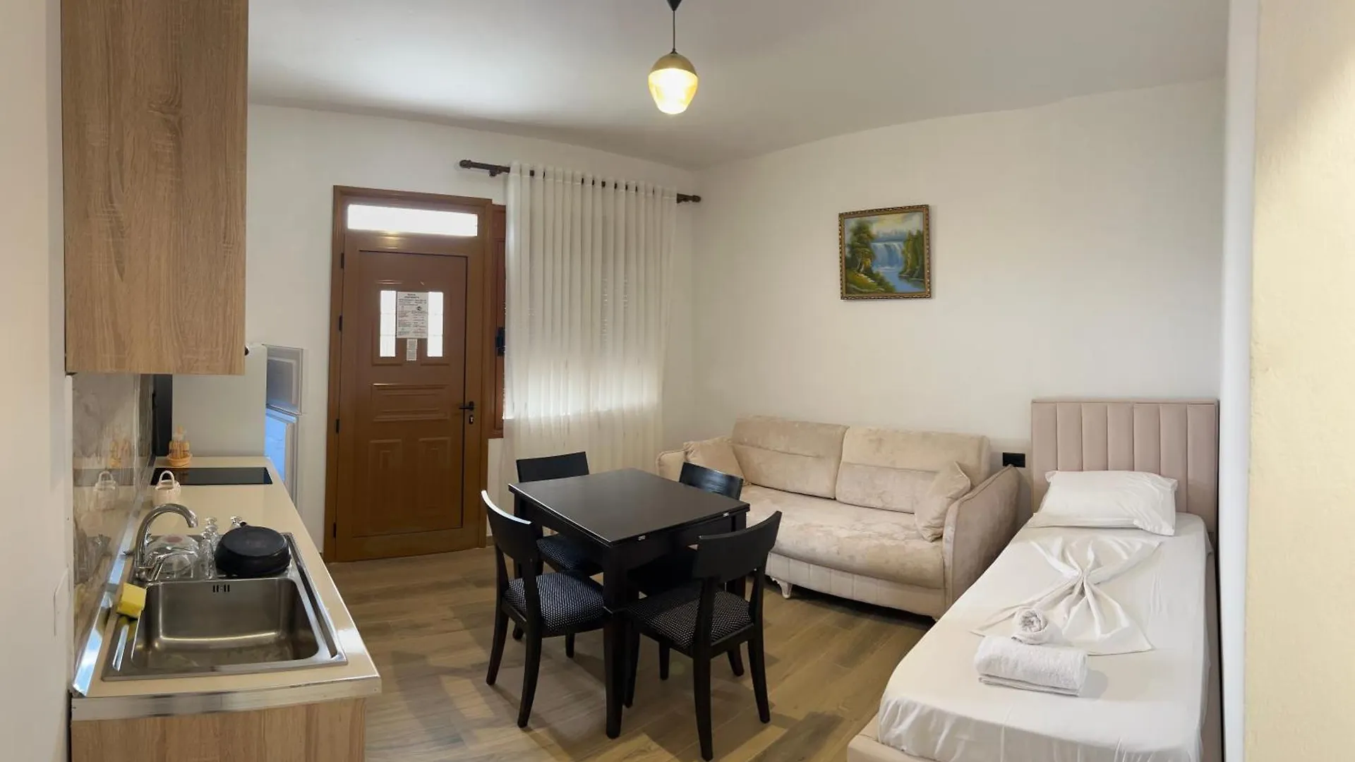 Vila Martini Vlore 0*,  Albania